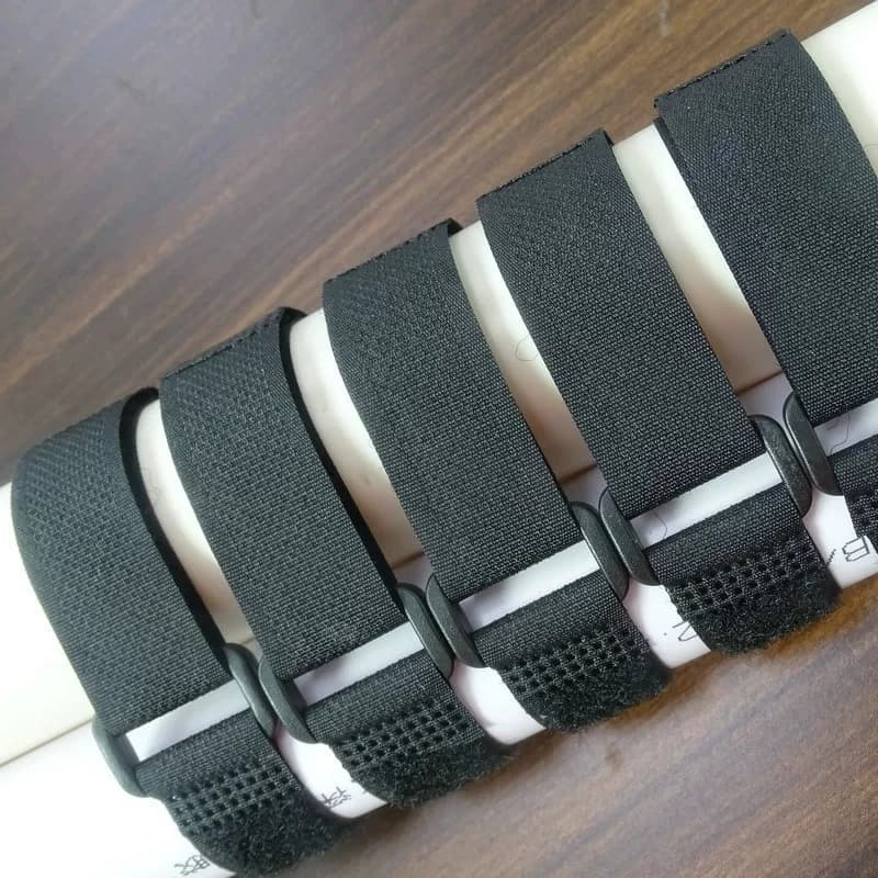 Cinghie Riutilizzabili con Chiusura a Strappo, Fascette in Nylon per Organizzare i Cavi, Chiusura Regolabile per Fissare i Cavi, Gestione dei Cavi