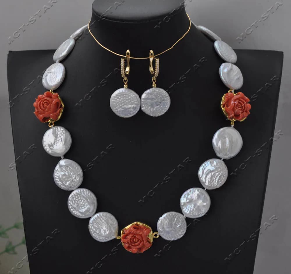 Z13584 Set Collana e Orecchini con Perle d'Acqua Dolce Bianche da 18 Pollici e Fiore in Resina Rosa, Gioielli Personalizzati