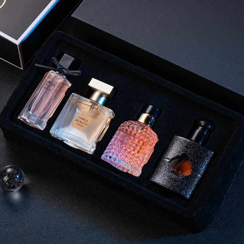 2025 Donne originali 100M Profumo Confezione regalo Profumi Set Fragranza fresca di lunga durata Eau De Toilette Regalo per le donne Uomini Feromone