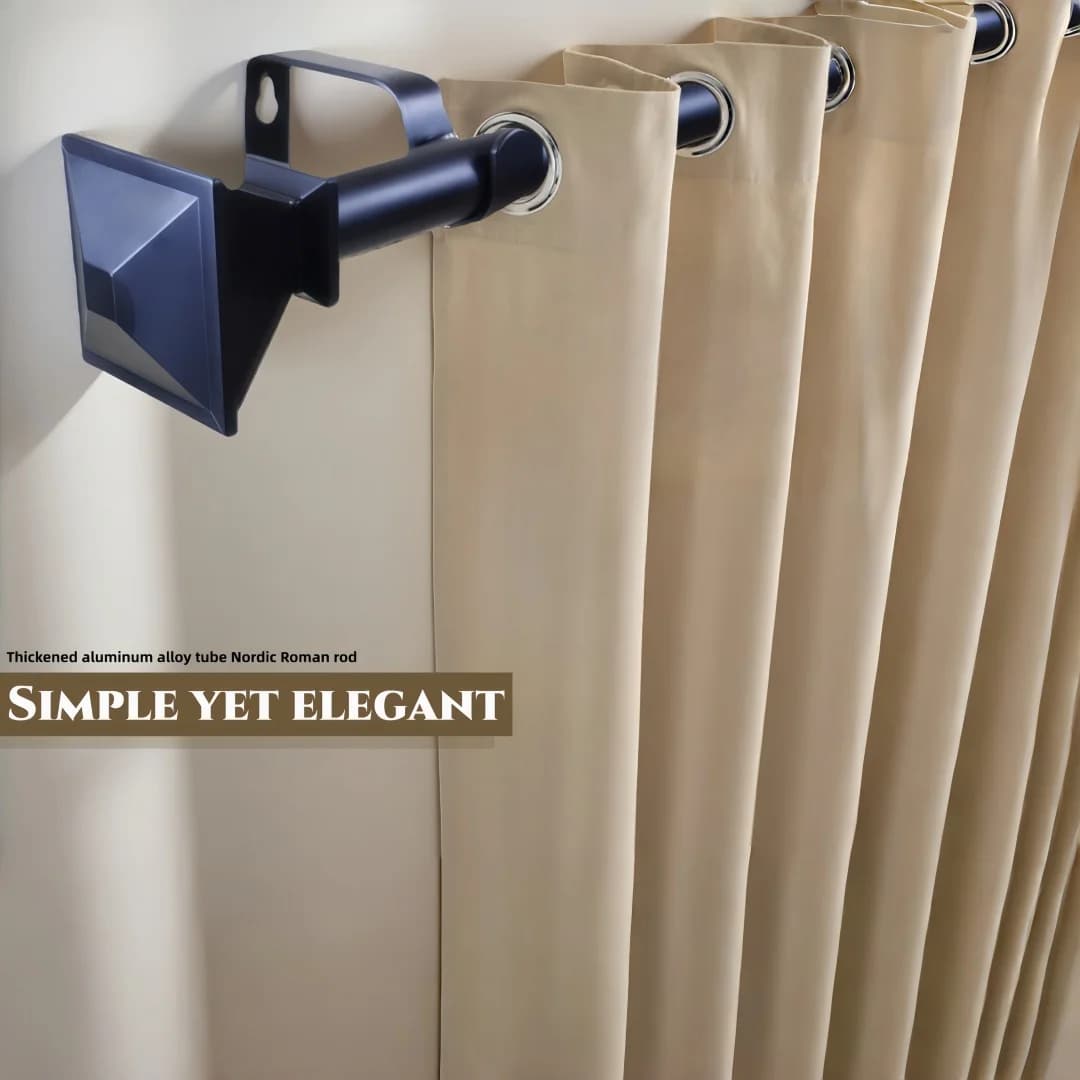 Un set di aste per tende nere opache per finestre con terminali quadrati, aste per tende decorative facili da installare per il soggiorno della camera da letto
