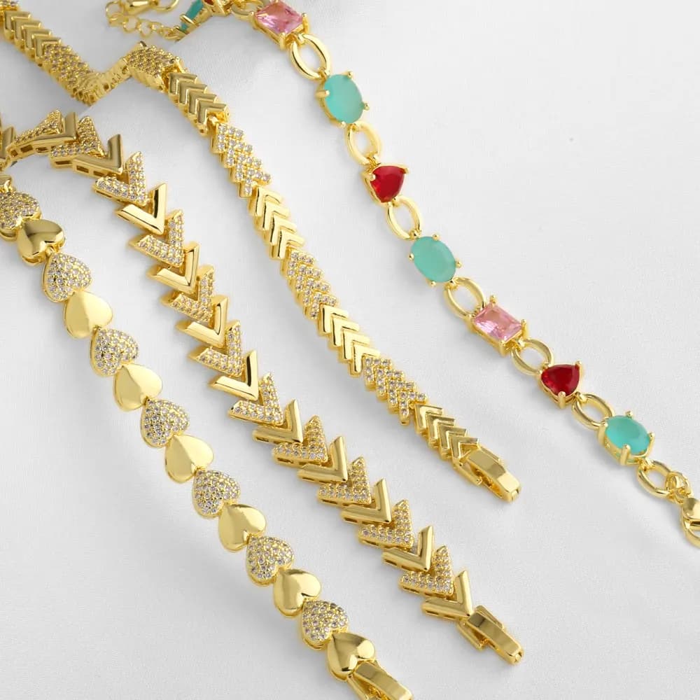 ASJEWELRY Braccialetti Delicati a Forma di V con Cuore e Freccia per Donne, Placcati in Oro con Zirconi e Pietre Colorate, Gioielli di Lusso alla Moda brtm91