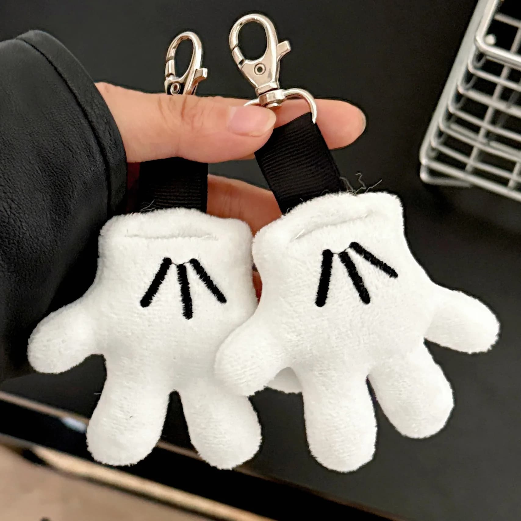 Lovely Wonderful Mickey Gloves Keychains Y2K Charm Stuffed Hands Ornament Pendant Keyring Car Backpack Keyfob Decoration Gifts