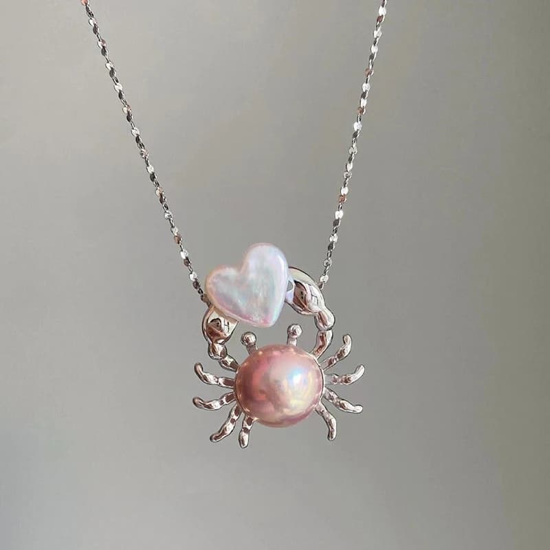 Collana con Ciondolo a Forma di Granchio in Perle Rosa Eleganti 2025 per Donna, Gioielli Pendenti per Abiti da Festa, Charm Eleganza, Regali