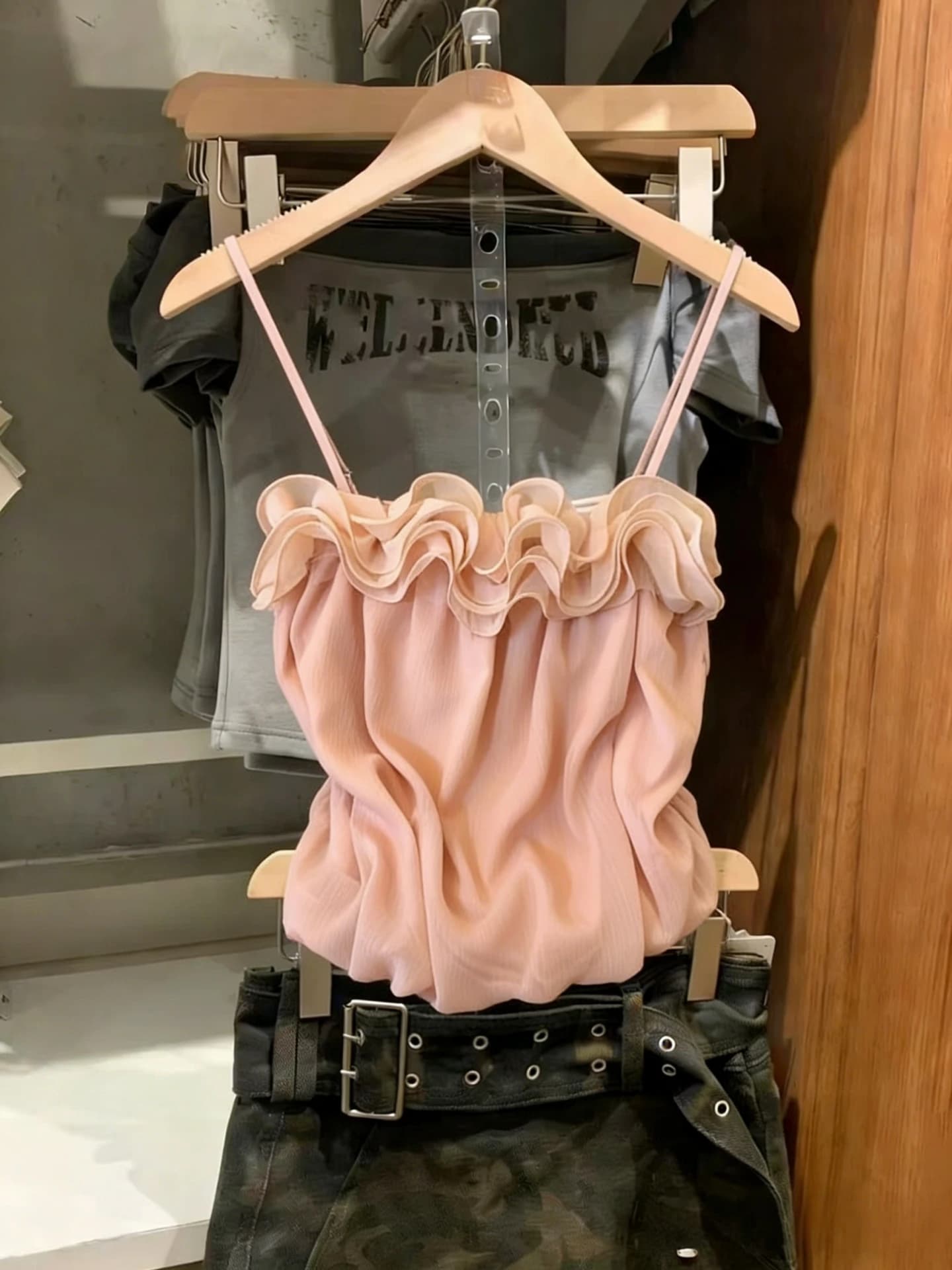 Chic Lace Trim Halter Neck Loose Fit Top for Women Summer 2026 Stylish Unique Floral Print Camisole Vest Polyester Fiber