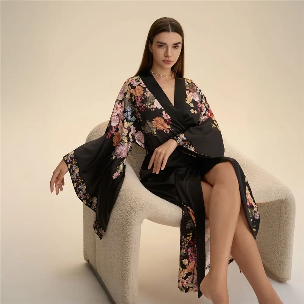 Abito lungo da donna nero Kimono giapponese Accappatoio Yukata Stampa Indumenti da notte in raso Abito da casa Indumenti da notte larghi Pigiama