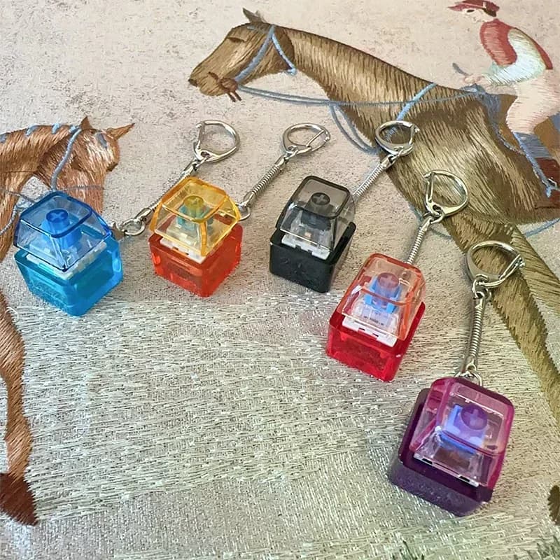 Keychain with transparent star keyboard, pendant, decompression keys, PC cap, mechanical keyboard with EDC fingertip tip