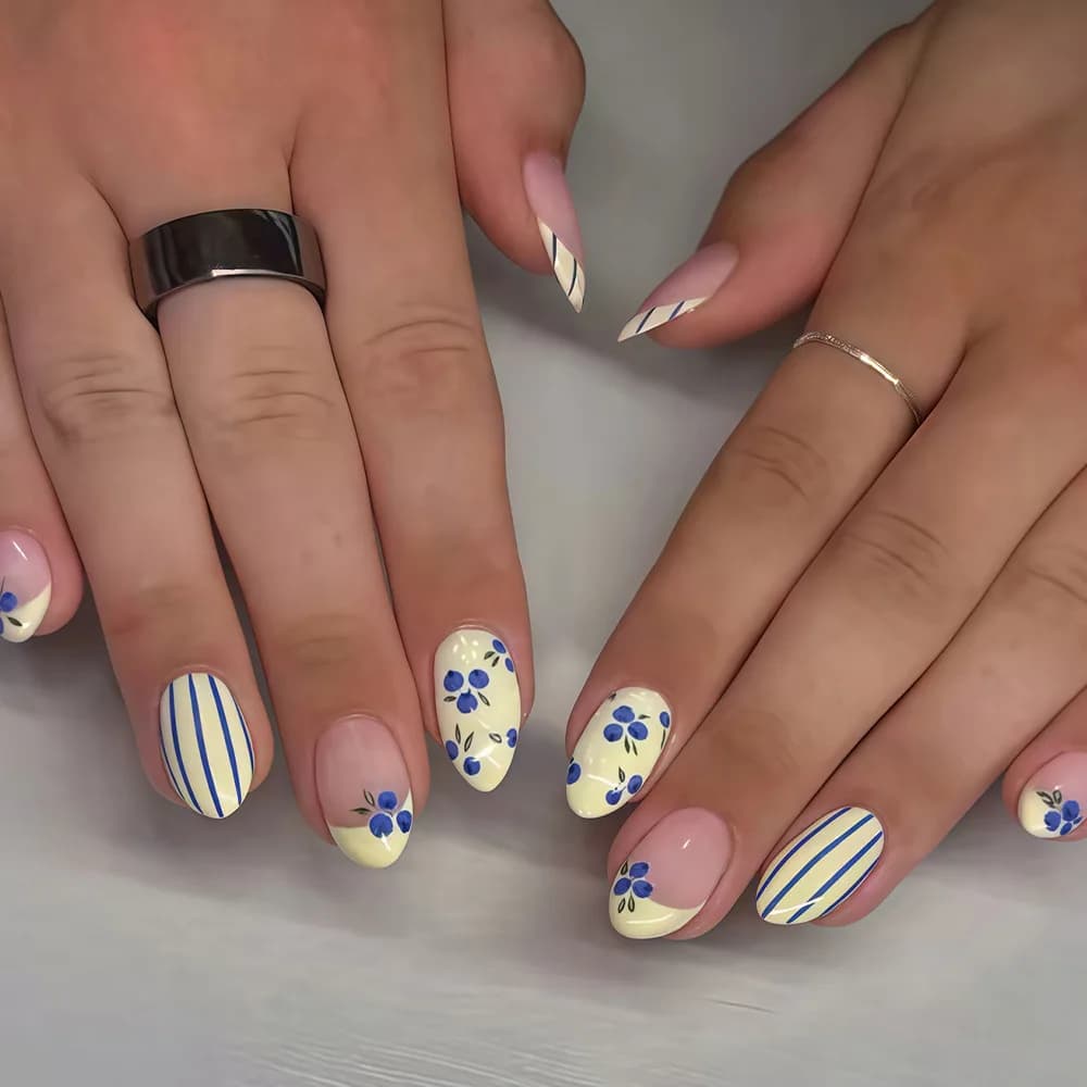24 pezzi di unghie finte a pressione con motivo a frutta e mirtillo, stile francese, nail art.