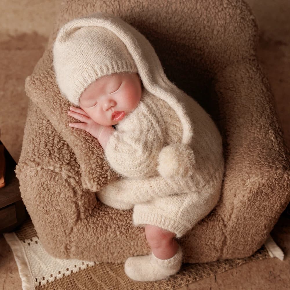 Abiti per servizio fotografico neonato lavorato a maglia Top a maniche lunghe Calzini morbidi e corti per cappello da notte Abiti bianchi per fotografia infantile Costume da neonato