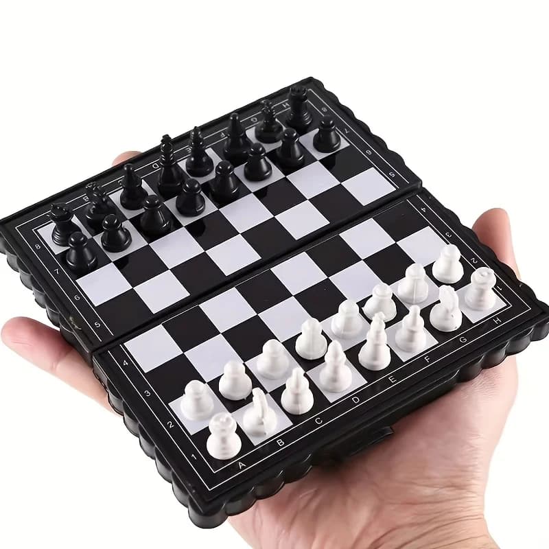 Set di Scacchi Magnetico da Viaggio, Scacchiera Pieghevole Portatile con Pezzi a Grandezza Naturale, Gioco Tascabile per Adulti e Bambini, Perfetto