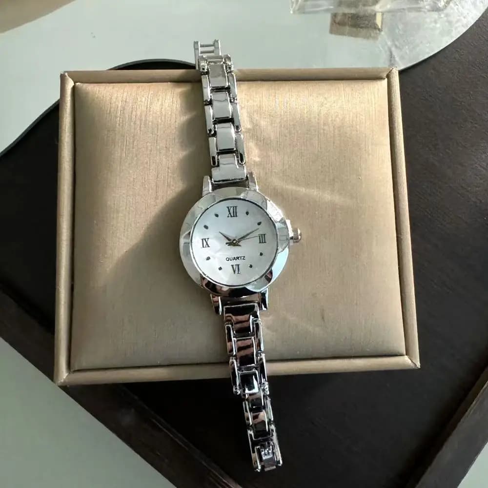 Orologio da donna elegante Piccolo quadrante rotondo Orologi da polso in oro di lusso per donna Orologi al quarzo da donna Orologi da polso Montre Femme