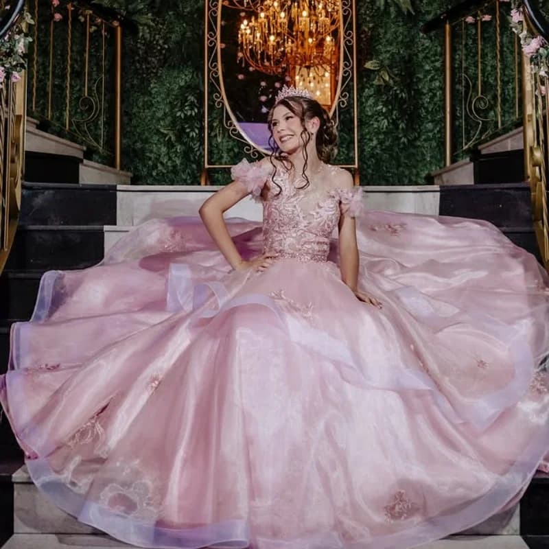 Abiti Quinceanera rosa personalizzati con spalle scoperte applique in cristallo con paillettes Coda lunga Vestido 15 Quinceanera