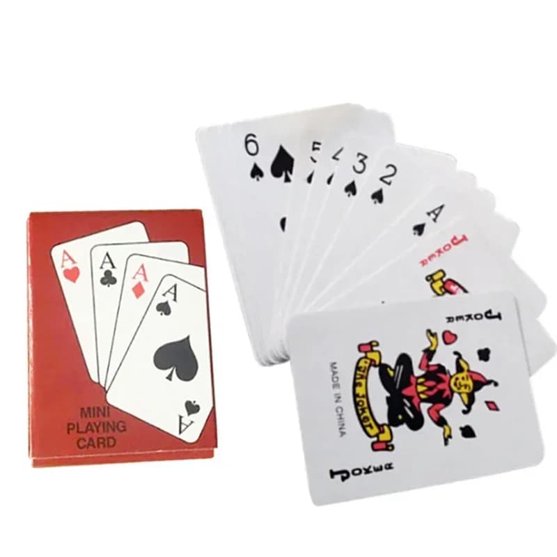 1 pezzo Mini carte da poker carine Gioco Regalo creativo per bambini Accessori da viaggio per arrampicata all'aperto 5,3 * 3,8 cm