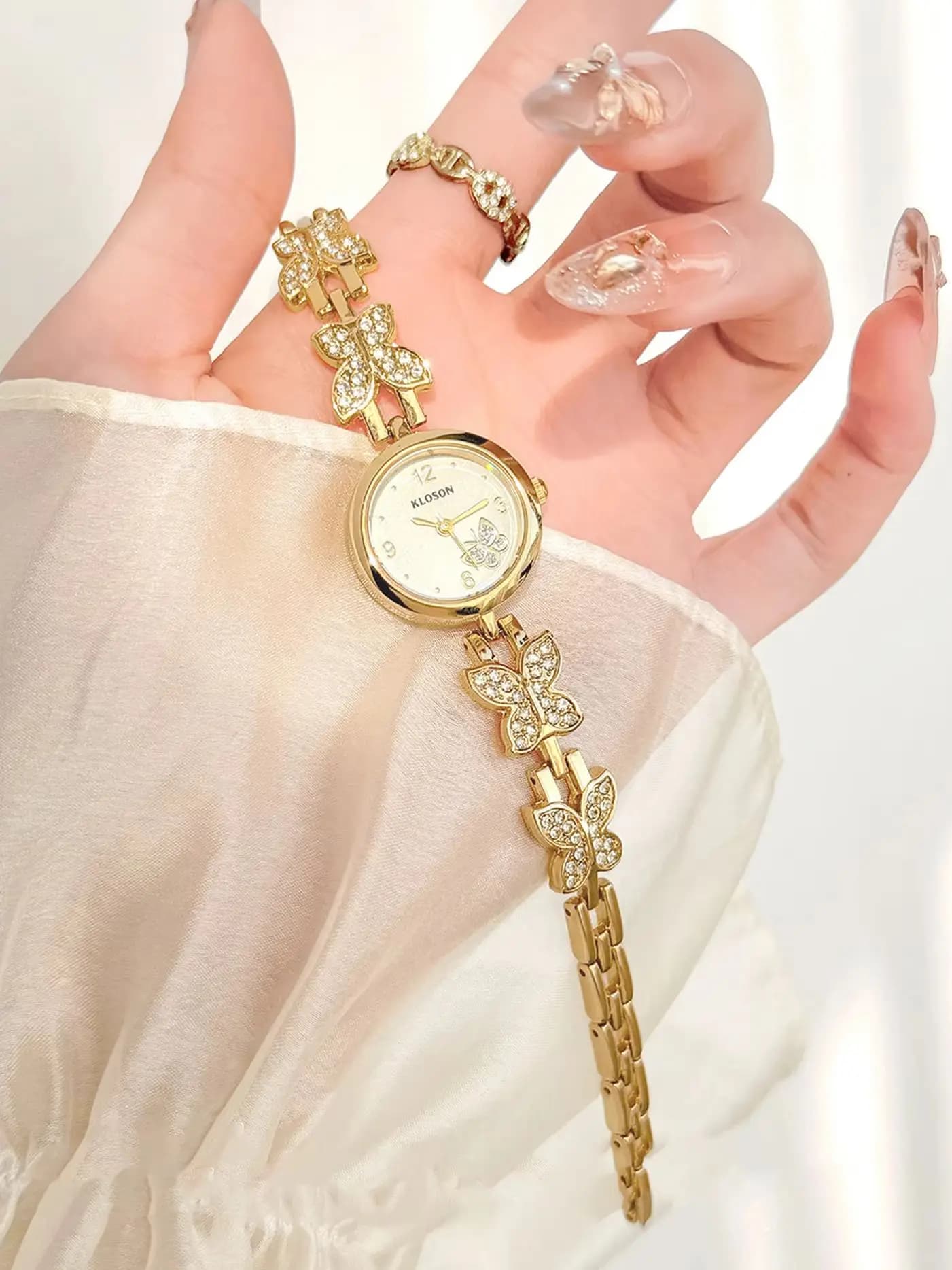 Wrist Watch with Golden Butterfly for Women, Bracelet with Rhinestones, Stylish Quartz Watch for Party and Daily Use