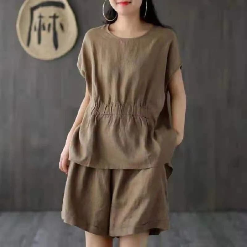 Completo casual in lino a tinta unita da donna, composto da maglia a maniche corte con scollo rotondo e vita aderente + pantaloncini casual a gamba larga.