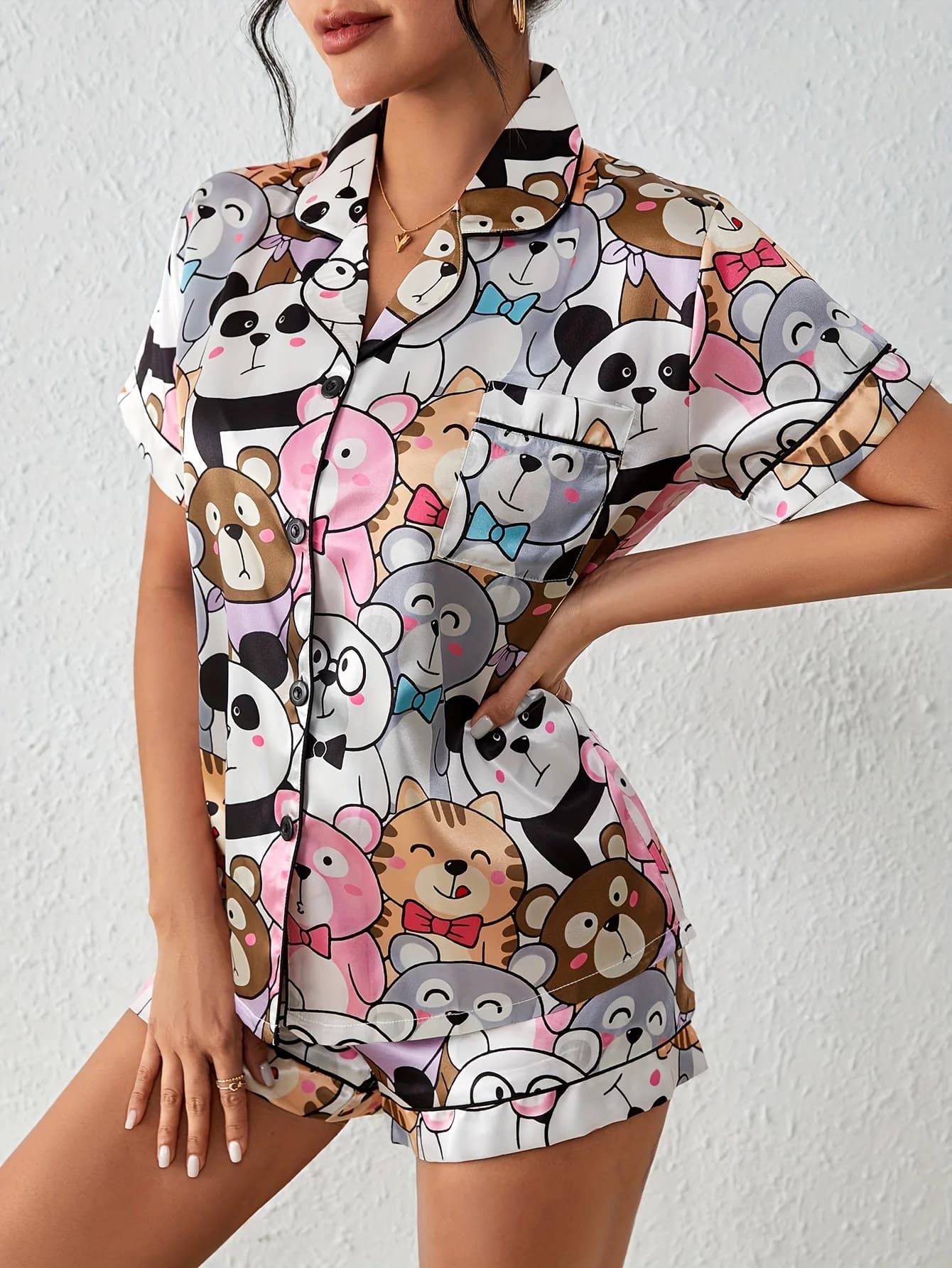 Pigiama in raso con stampa simpatico cartone animato, bottoni a maniche corte, top con risvolto e pantaloncini elastici, indumenti da notte da donna