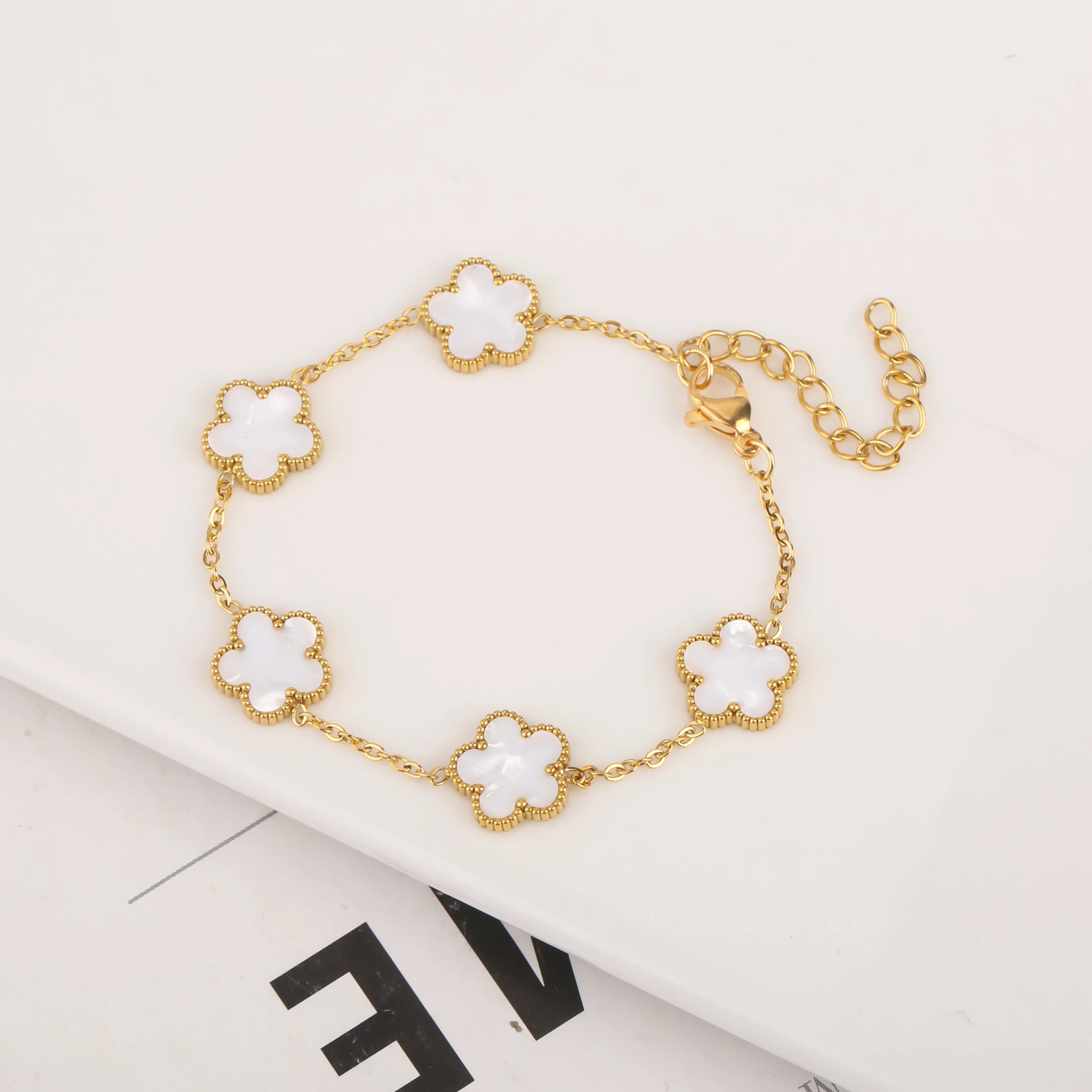 Bracciale Regolabile in Acciaio Inossidabile 316L Placcato Oro con Cinque Petali a Forma di Fiore, Regalo di Lusso per Donne, Quadrifoglio