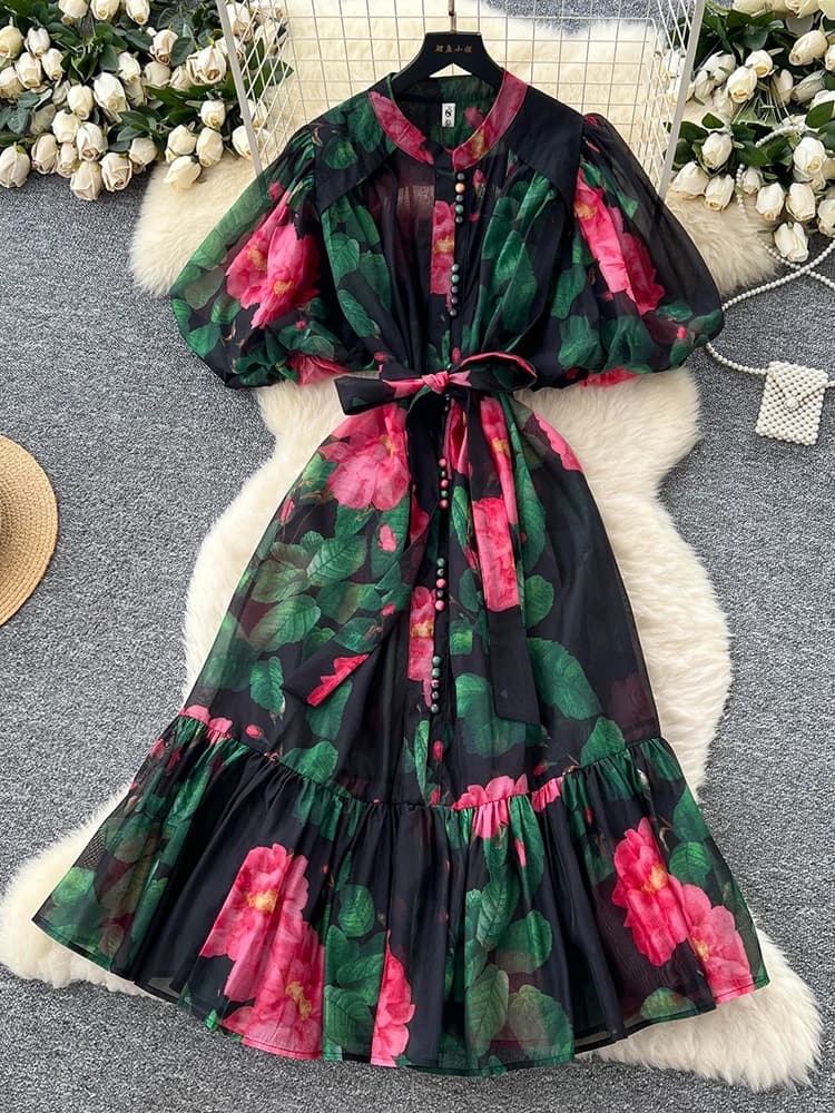 Abito da donna con maniche a palloncino stampato europeo di lusso leggero di fascia alta per l'estate con cinghie in vita che si attenuano l'elegante abito da festa S77