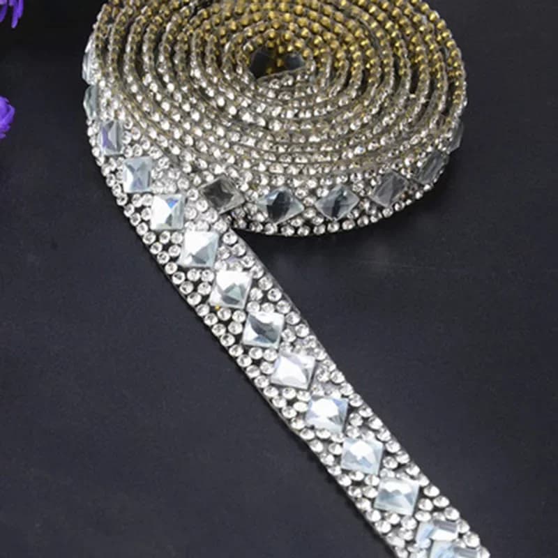 Nastro applicatore per nastro con strass hot fix con motivo per cucire da 1 metro con strass Ferro su applicazioni per abiti