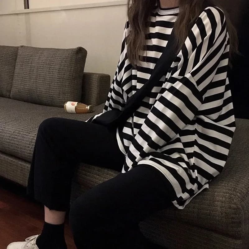 Anno autunnale Ins T-shirt da donna a maniche lunghe ampia a righe bianche e nere all'inizio dell'autunno