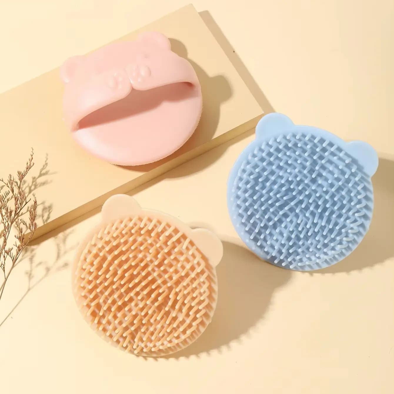 Cute Little Bear Shaped Silicone Shampoo and Massage Brush, Soft Silicone, Deep Cleaning Hair for Hair Accessories