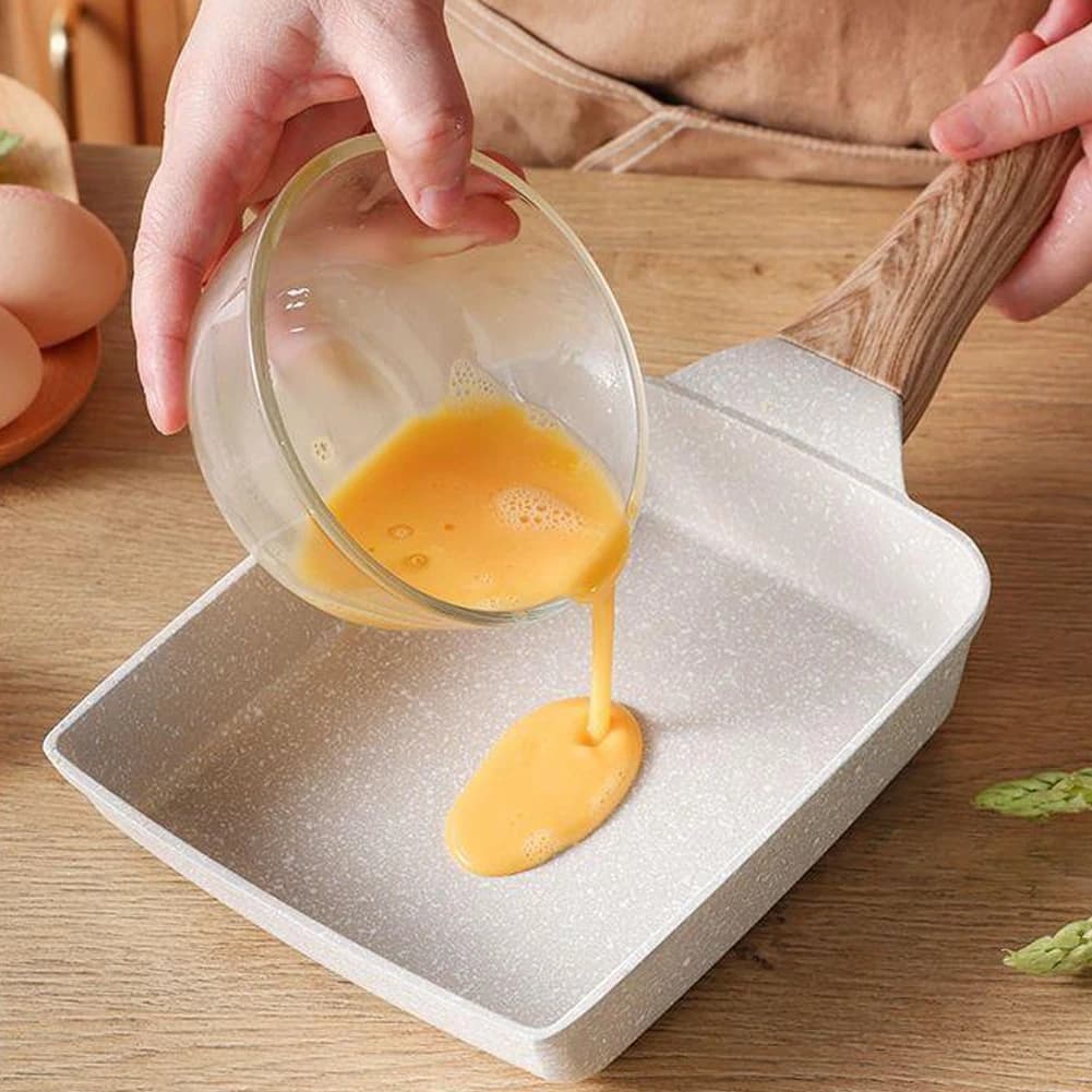 Non-stick breakfast pan with heat-resistant handle, tamagoyaki pan for gas and induction stoves