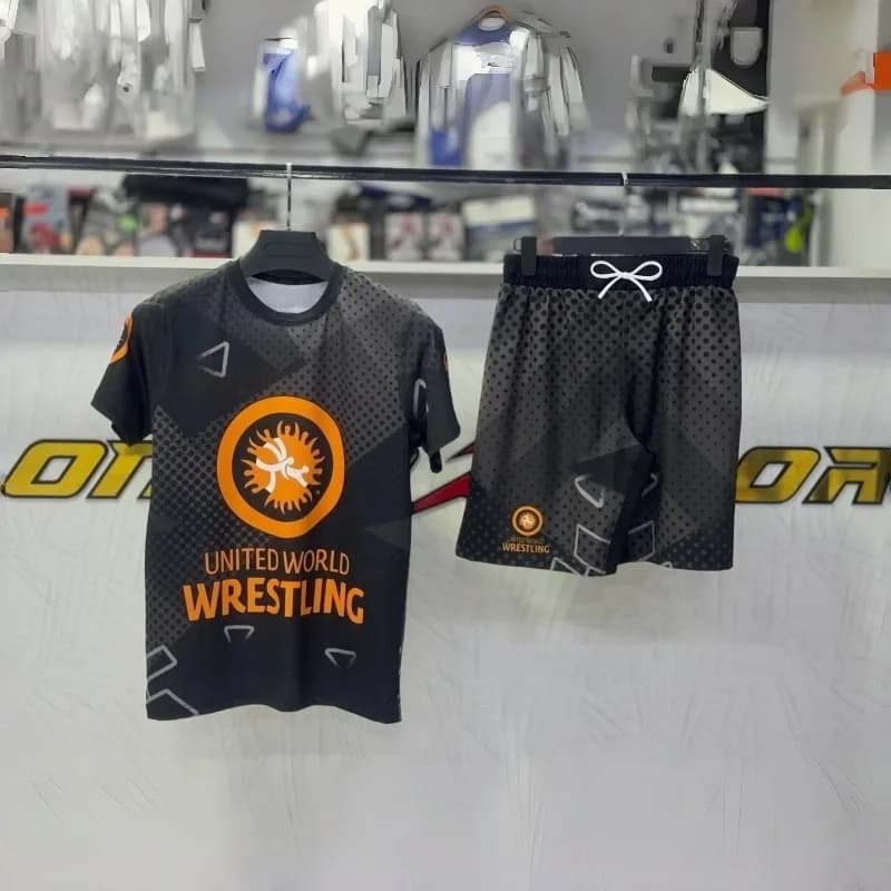 Completo Set da Wrestling Estivo 2026: Maglietta a Maniche Corte ad Asciugatura Rapida e Pantaloncini, Kit da Allenamento Fitness da Uomo