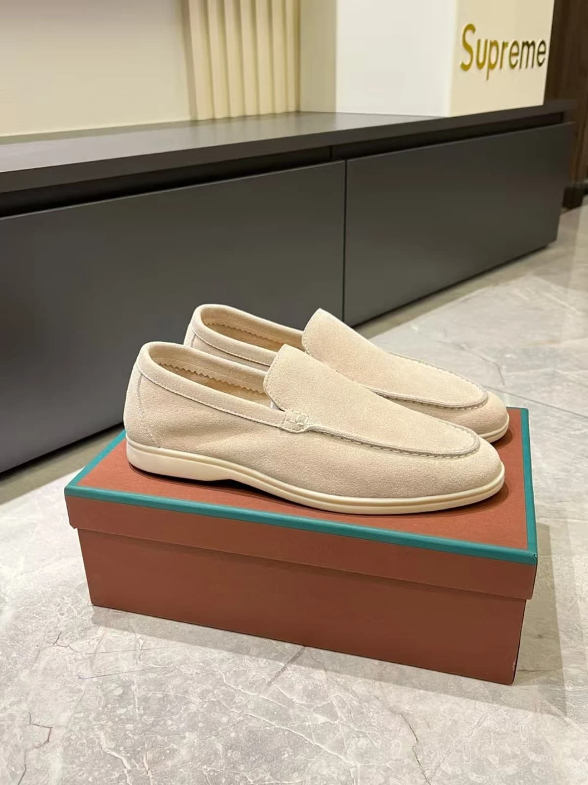 Mocassini in camoscio da uomo, slip-on, scarpe casual comode, mocassini piatti da guida, mocassini alla moda per uomo/donna, per l'uso quotidiano e come regalo.