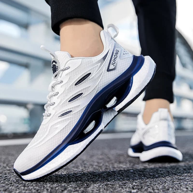 New ultra-light mesh surface casual sports shoes for teenagers with anti-slip and shock-absorbing features for speed running