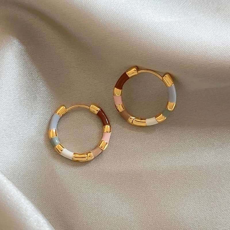Mini orecchini rotondi in metallo smaltato colorato da ragazza Gioielli di moda per l'uso quotidiano Accessori per orecchie dolci sexy per feste da donna