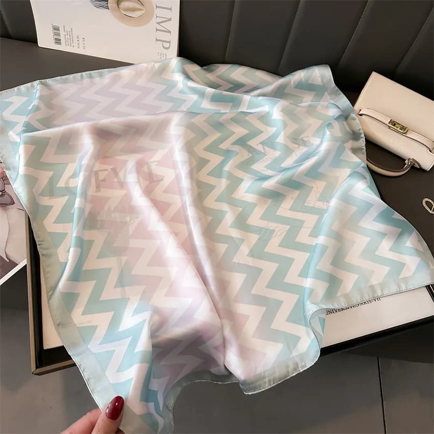 Sciarpa di Lusso in Seta a Colori Coordinati, Protezione Solare Estiva, 70x70cm, Hijab, Fascia per Capelli, Sciarpa da Viaggio, Bandana Femminile