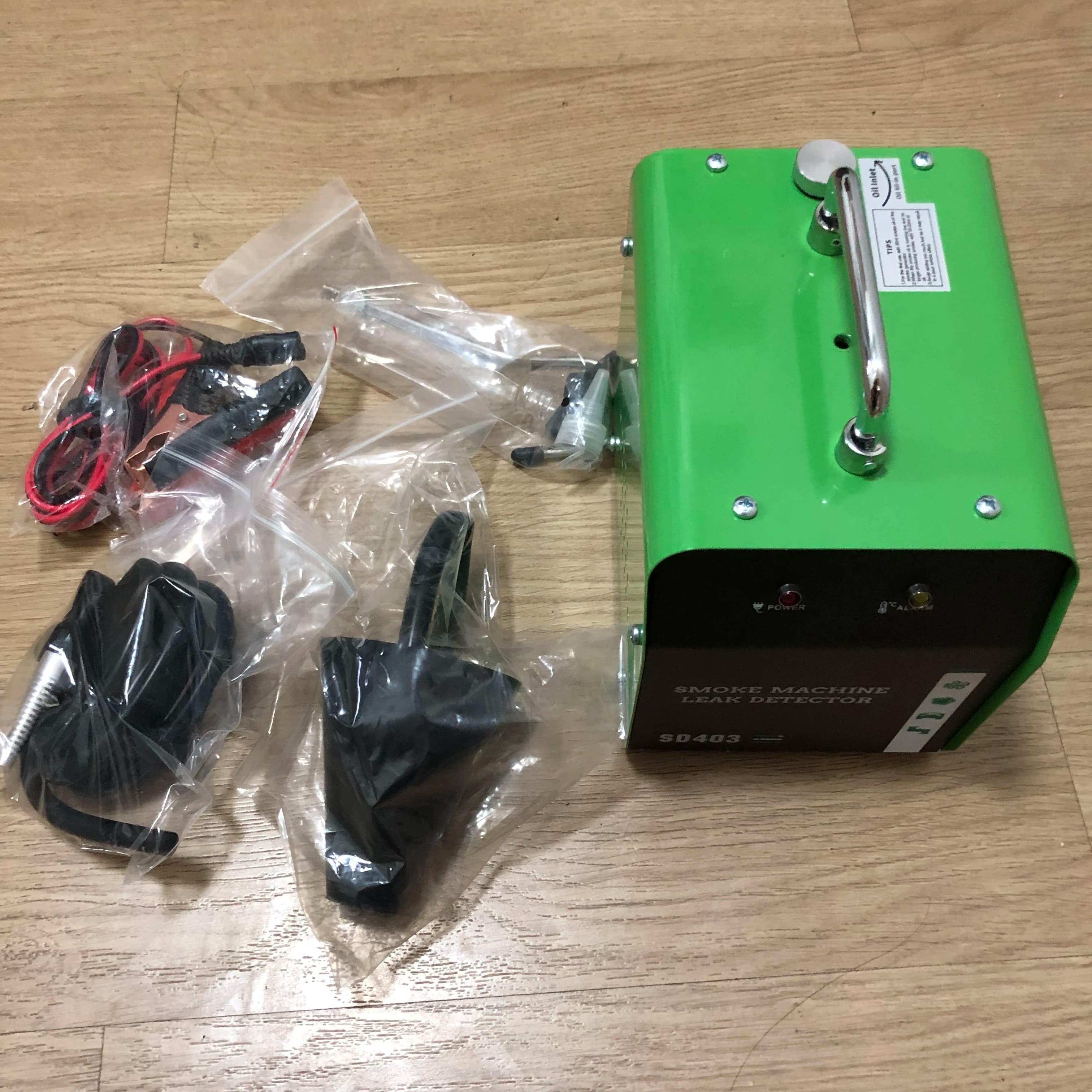 Rilevatore di perdite per macchina del fumo automobilistica a doppia modalità 12V con manometro regolabile Tester di perdite per tubi per auto