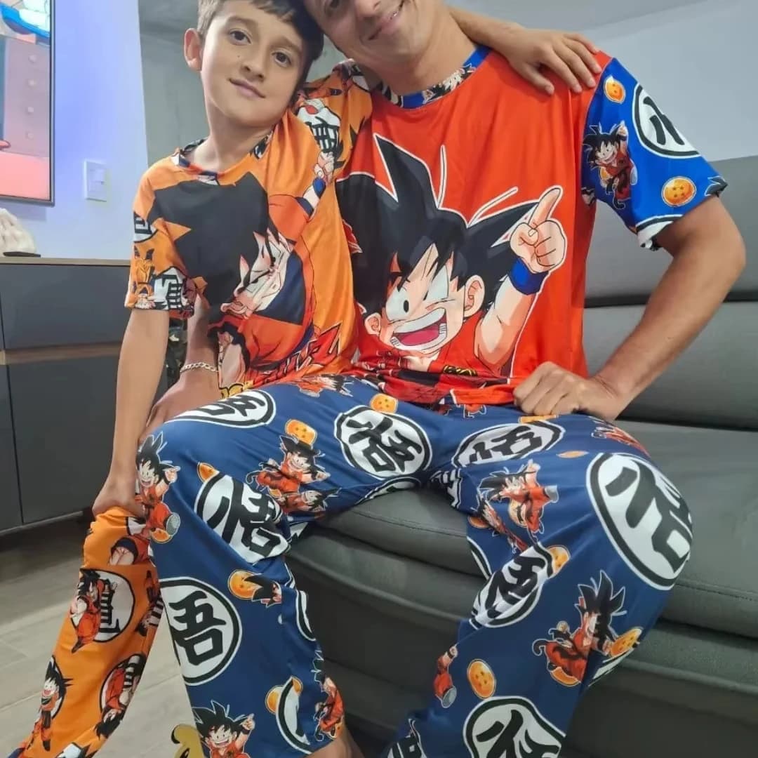 Nuovo Set Pigiama Coordinato Famiglia Dragon Ball 2026 con Stampa Goku Bambino, Top a Maniche Corte e Pantaloni Lunghi per Uomo e Bambino, Abbigliamento da Notte Anime