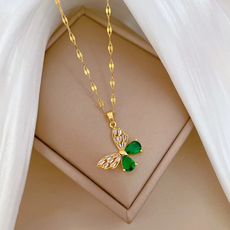 Collana scavata a farfalla in acciaio al titanio per donna Catena girocollo versatile Accessorio per gioielli elegante Leggero e lussuoso