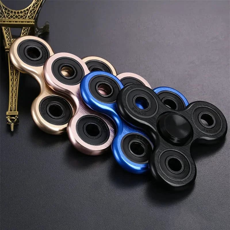 Placcatura in lega di alluminio Fidget Spinner Lega di metallo R188 Cuscinetto muto Processo di disegno Spinner a mano Alleviare lo stress Giocattoli per bambini adulti