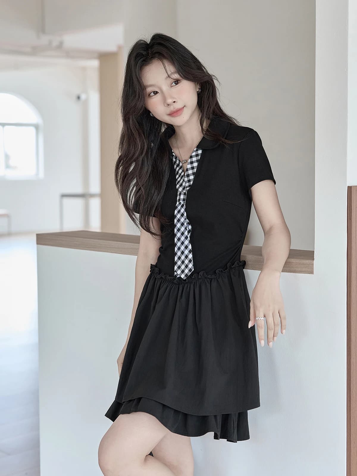 Elegante Abito Nero Modellante da Donna, Nuova Collezione Estate 2026, Stile College, Gonna Corta Slim Fit a Vita Alta, Linea ad A, Stile Commuter