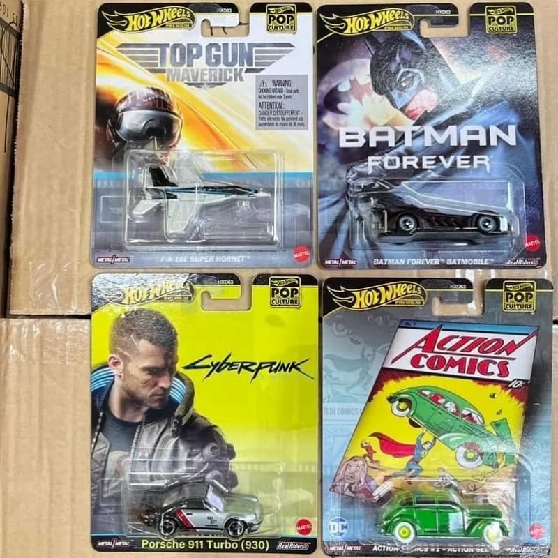 Hot Wheels Premium HXD63 Serie Pop Culture Auto in Metallo Cyberpunk 2077 Porsche 911 Turbo 930 Batman Superman Collezionabili
