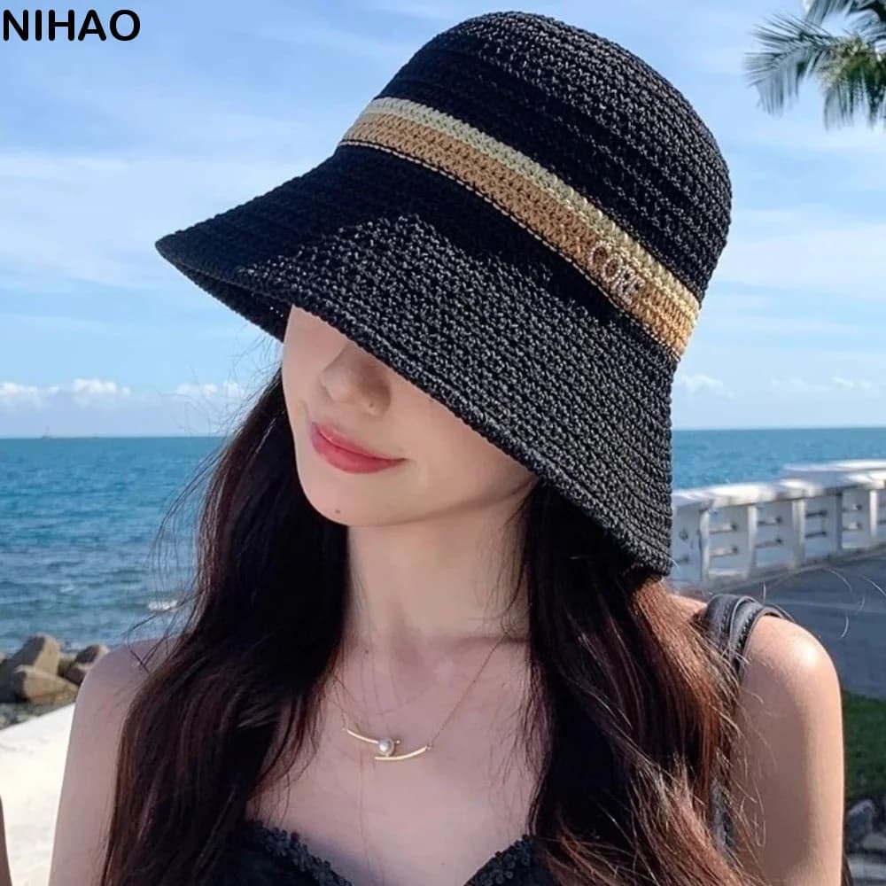 Cappello a secchiello semplice con tesa larga e riga a contrasto, in paglia traforata traspirante, protezione UV, casual, per vacanze al mare