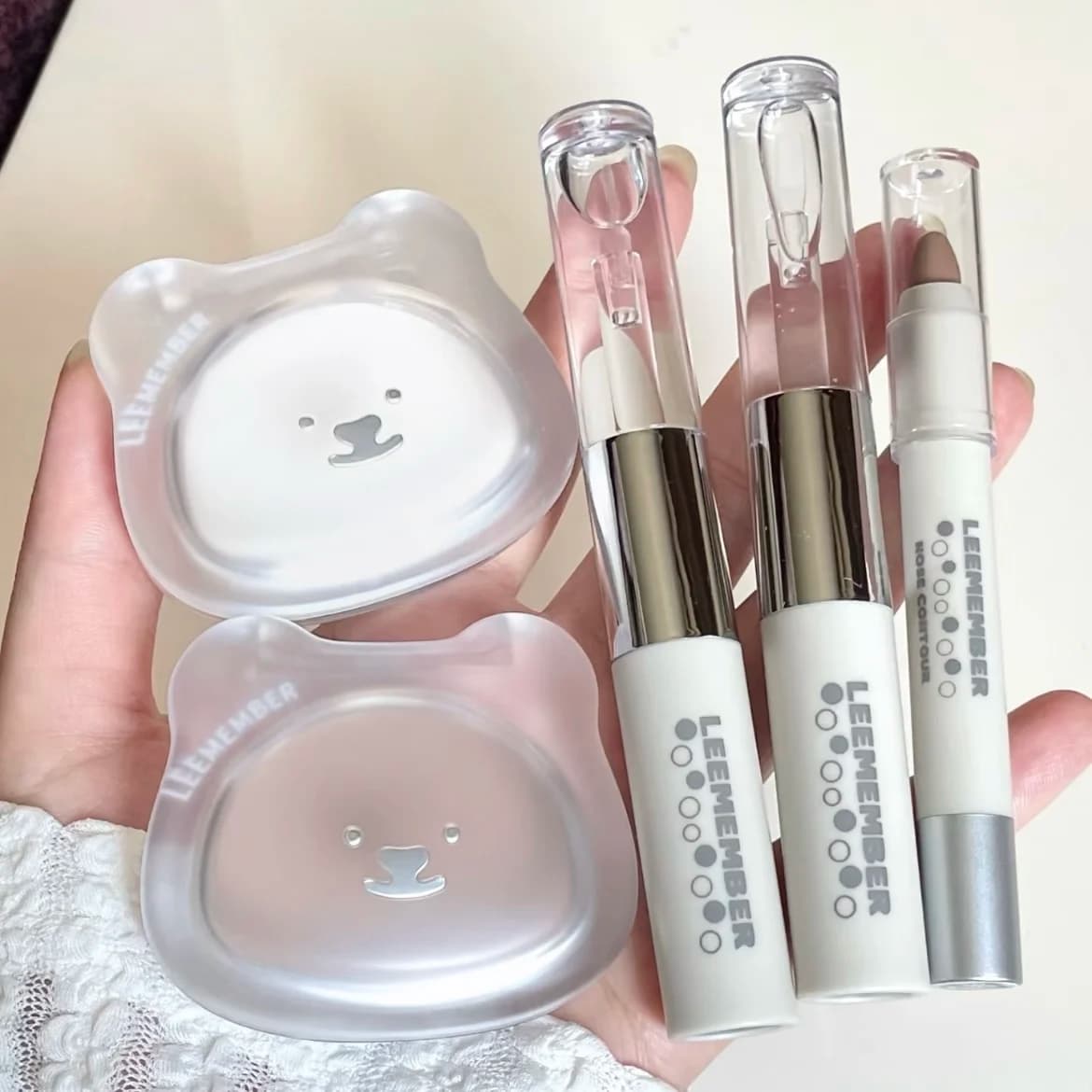 LEEMEMBER Polvere di riparazione per evidenziare tridimensionale monocromatica Modifica viso opaco Piastra completa per viso ombra