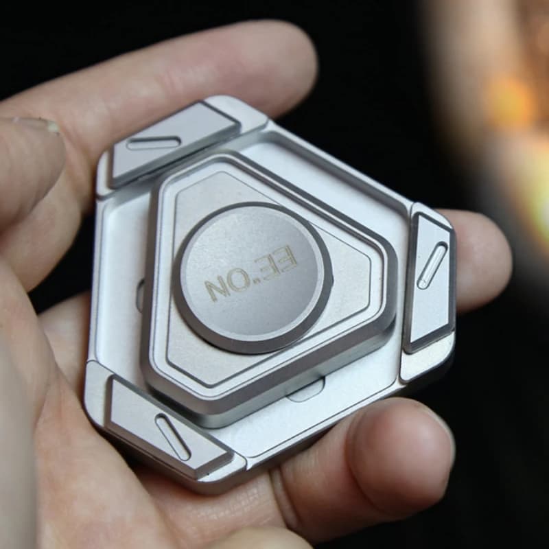 Fidget Spinner in acciaio inossidabile Carta di spinta magnetica Metallo EDC Giocattolo antistress Trottola Punta superiore Giroscopio Alleviare lo stress