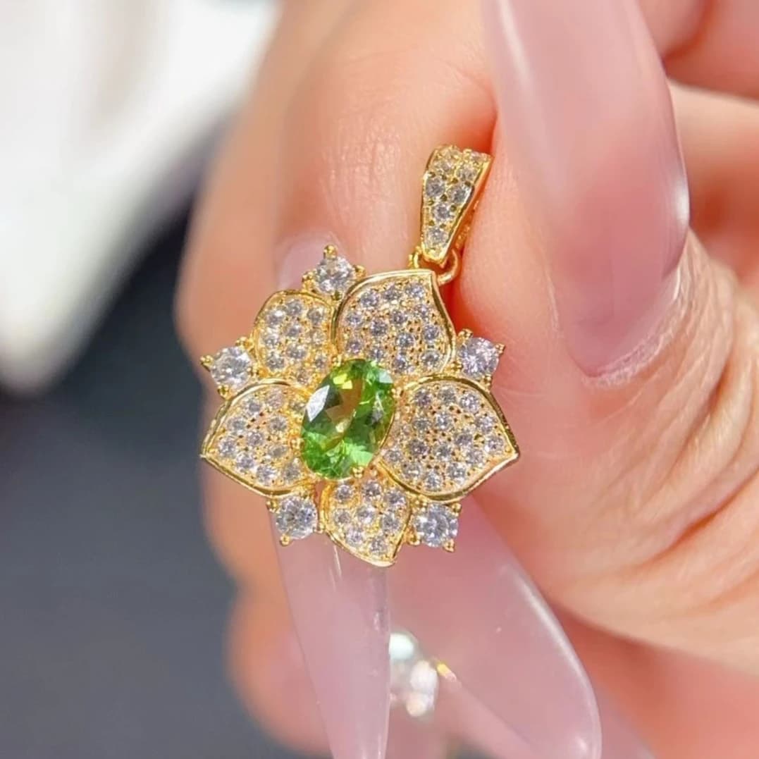 Ciondolo Certificato in Tsavorite Naturale Argento 925, Ciondolo con Gemma dal Design Floreale Unico per Donna, Gioielli Raffinati con Confezione Regalo