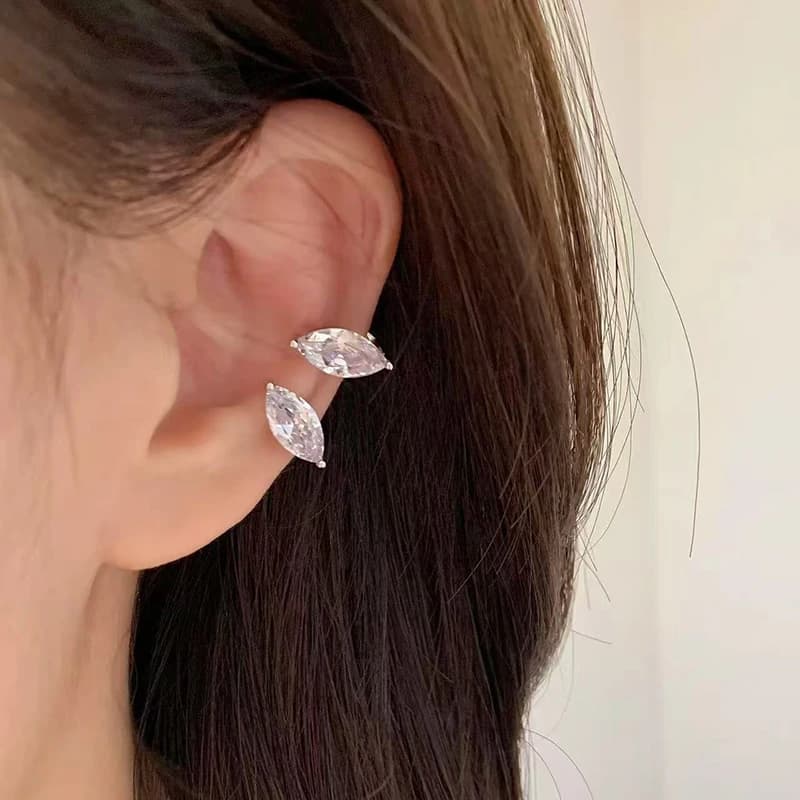 Clip per osso dell'orecchio con zirconi scintillanti per le donne senza orecchini a clip per polsino dell'orecchio con nappa penetrante Gioielli da sposa