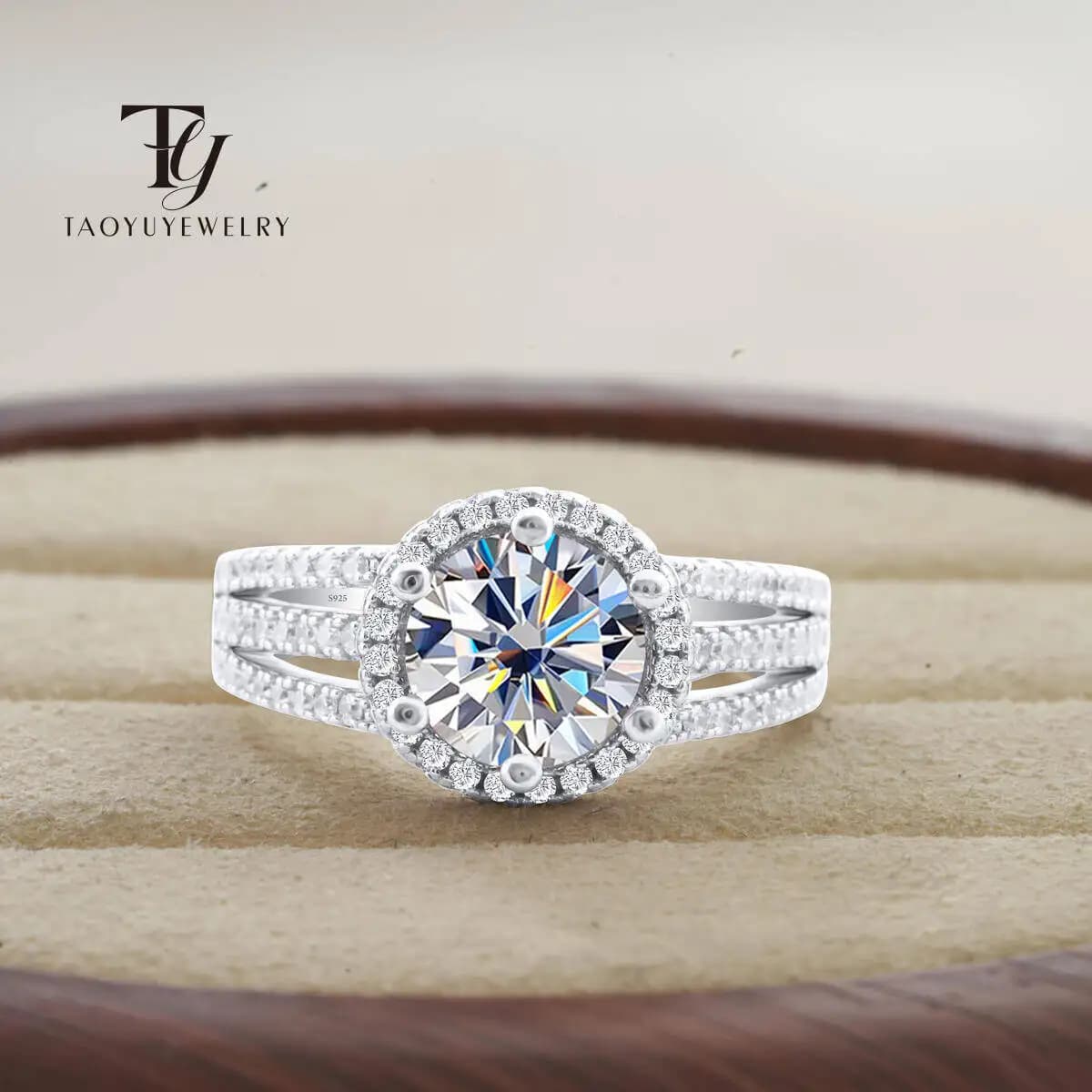 Anello di moissanite di colore blu reale da 1.0 carati anelli di fidanzamento di nozze di colore giallo solido del nastro sterlina 925 per le donne