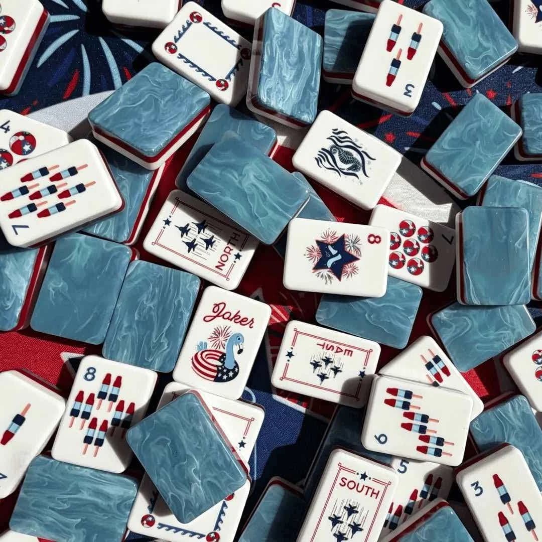 Luxury Blue American Mahjong Game Set 160 3-Layer Acrylic Mahjong Tiles with Rule Cards for Family Club Travel Adults Board Game