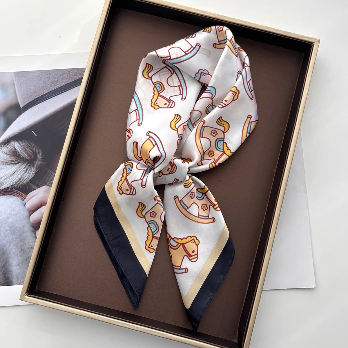 Eleganti Sciarpe in Finta Seta Bandane in Cotone con Stampa di Cani Foulard Quadrato per Donne Hijab di Lusso Elegante Sciarpa da Collo