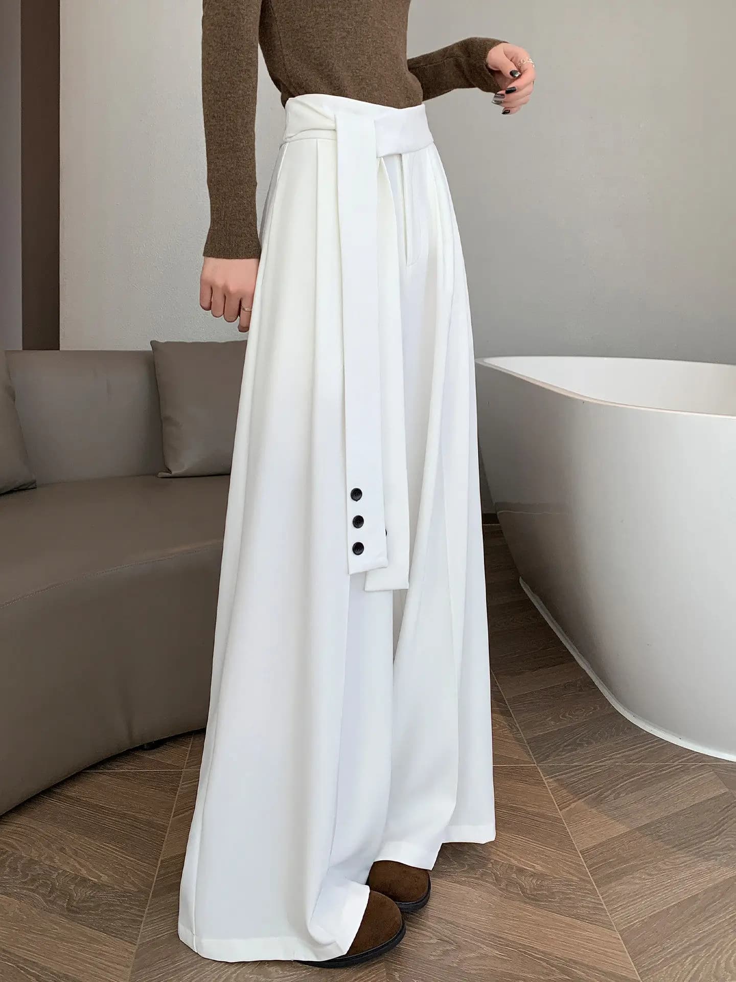 Pantalone a Gonna Lungo a Vita Alta con Cintura, Drappeggiato, a Gamba Larga, Stile Old Money, Alta Moda, Bianco, da Donna, Primavera