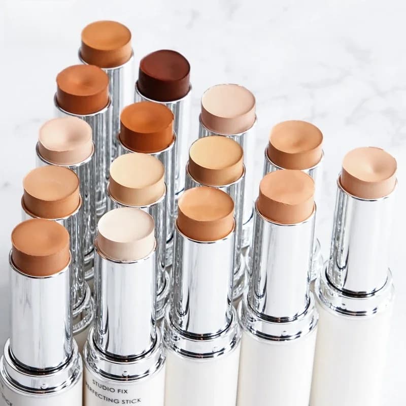 Bastoncino per toelettatura a 18 colori Illumina il tono della pelle Set Trucco Stick impermeabile e lucido Copri occhiaie e cicatrici da acne