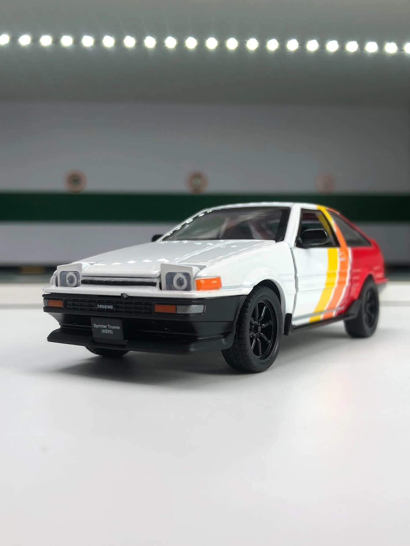 1: 37 simulation zinc alloy Toyota Sprinter Trueno AE86 kit modified car, static model, metal collectible gift car