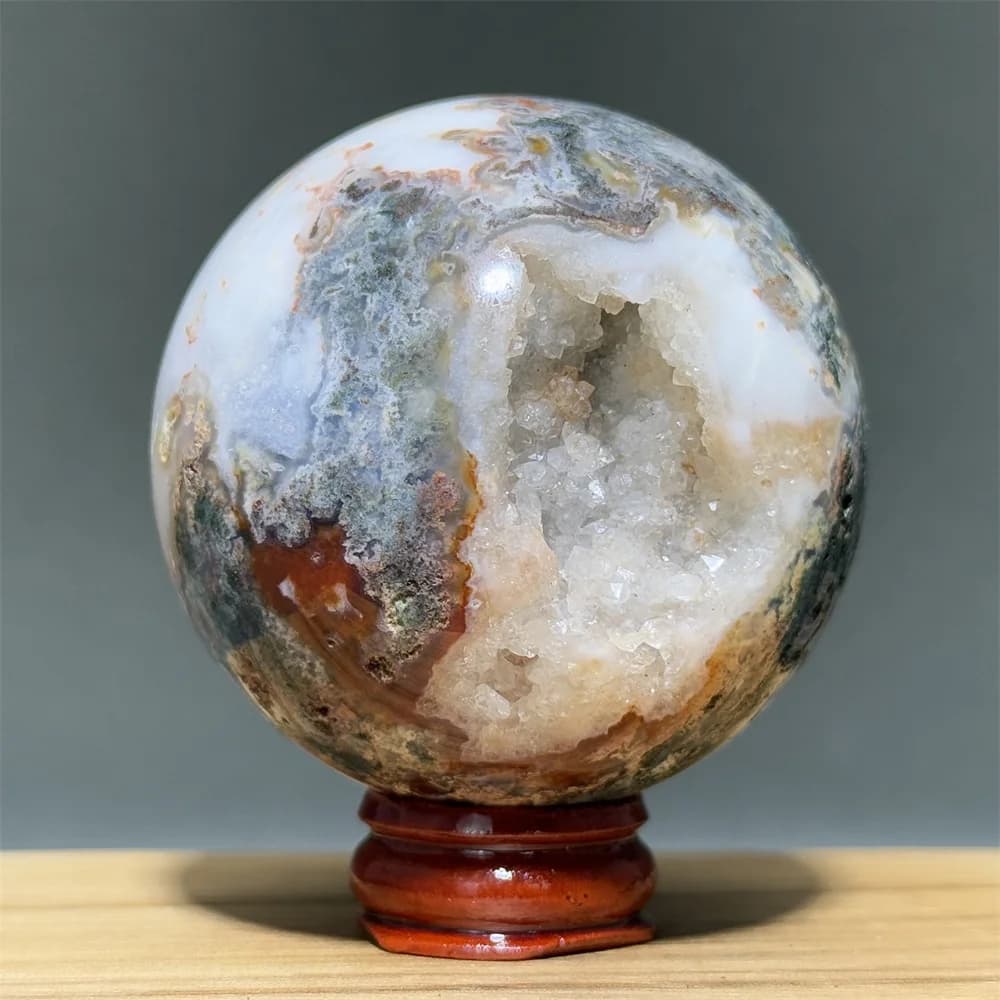 Sfera di Agata Rossa con Cristalli di Muschio, Minerale Naturale per Reiki, Meditazione, Stregoneria, Energia, Decorazione Feng Shui per la Casa, Regalo + Base