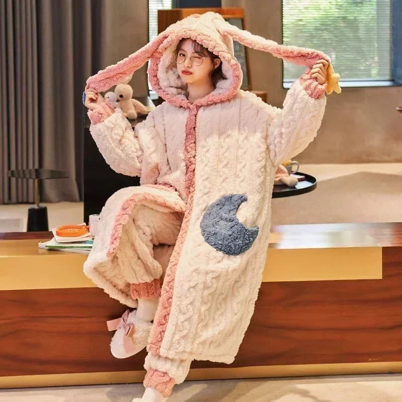 2025 Pigiama invernale spesso per le donne Pantaloni da notte del fumetto Set Tessuto jacquard Accappatoio Homewear PJ Set Flanella Kawaii
