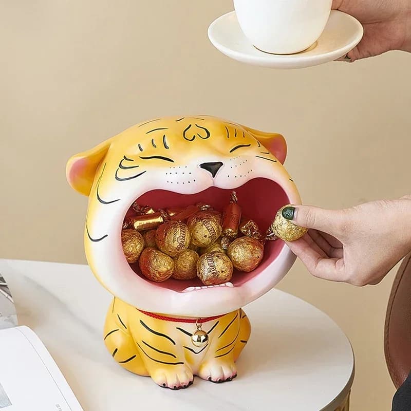 Nice tiger 2022 lucky cat figurine thief tray snack holders for foods desk ornaments Chinese New Year's home decoration